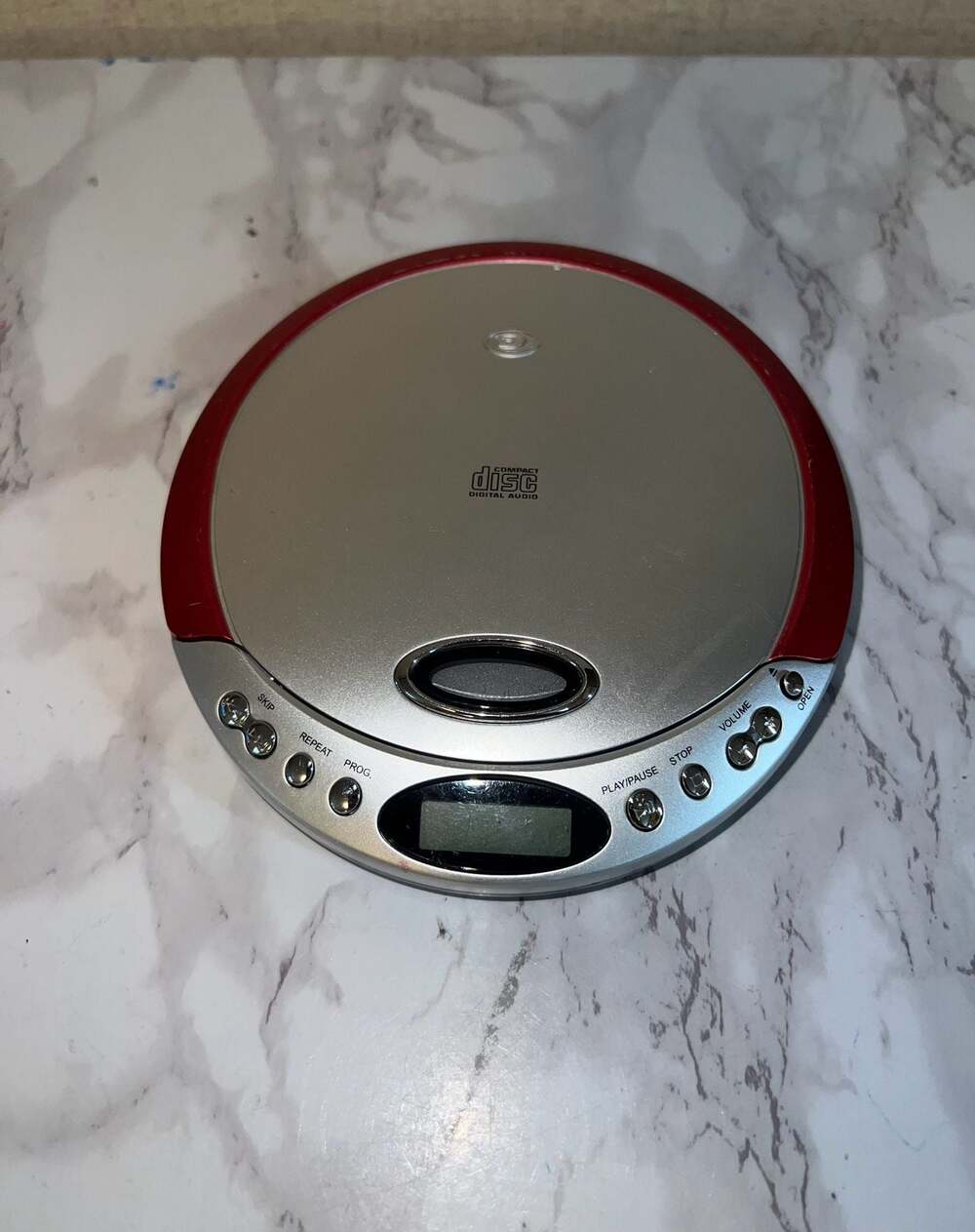 Durabrand CD-566 Portable Programmable CD Player Red/Silver